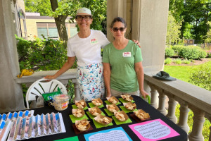 LGM-9-food-display-and-ladies