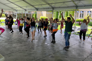 LGM-9-people-dancing
