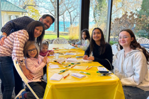 Thanksgiving-family-table2