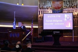 P1377548